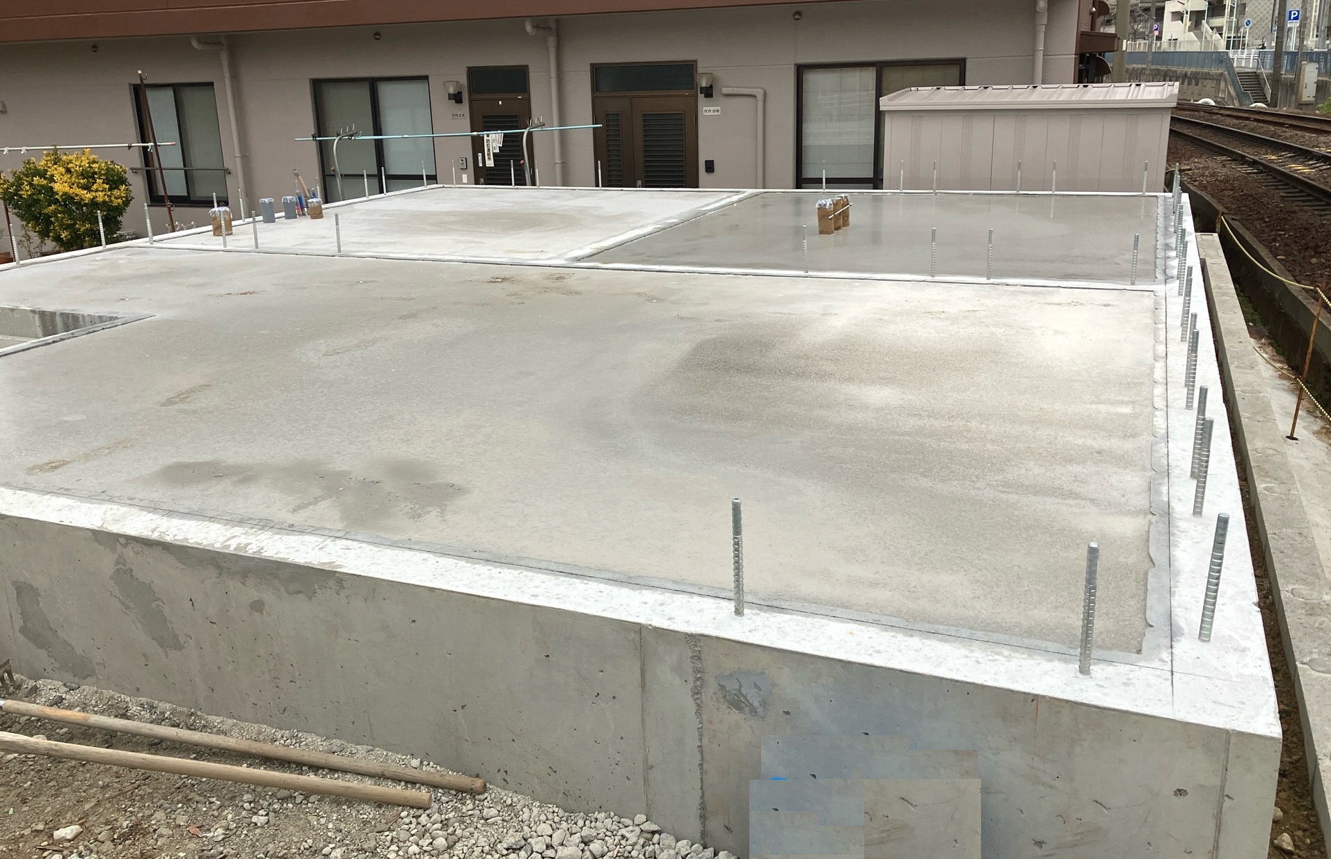 床下がない？コンクリートで敷きつめて、地熱効果で暖かい床を実現